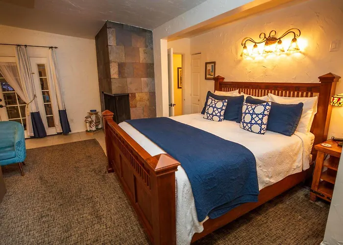 Palm Springs Dog Friendly Lodging and Hotels