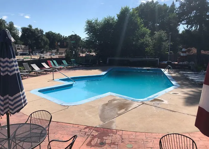 Colorado Springs Dog Friendly Lodging and Hotels