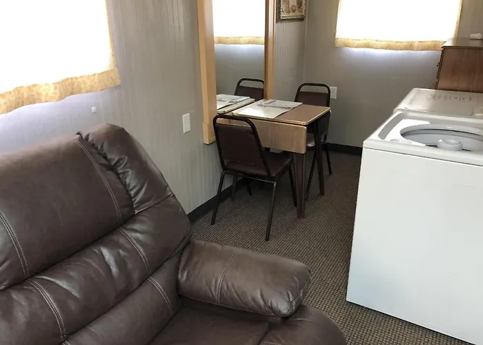 Canistota Motels