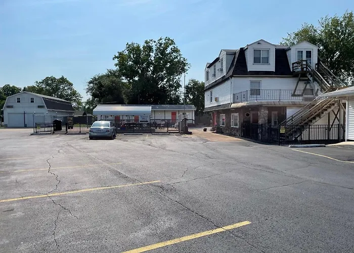 Parma Heights Motels