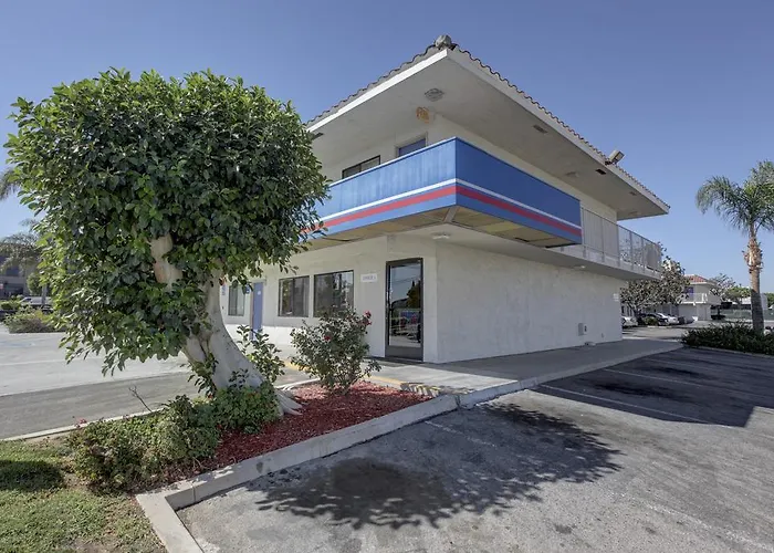 Corona Dog Friendly Hotels