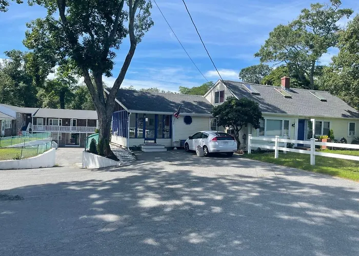 Mashpee Motels