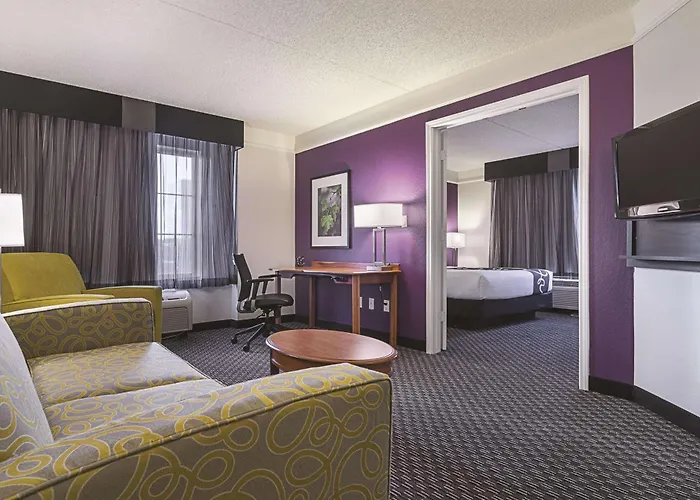 Mesa Hotels With Jacuzzi in Room