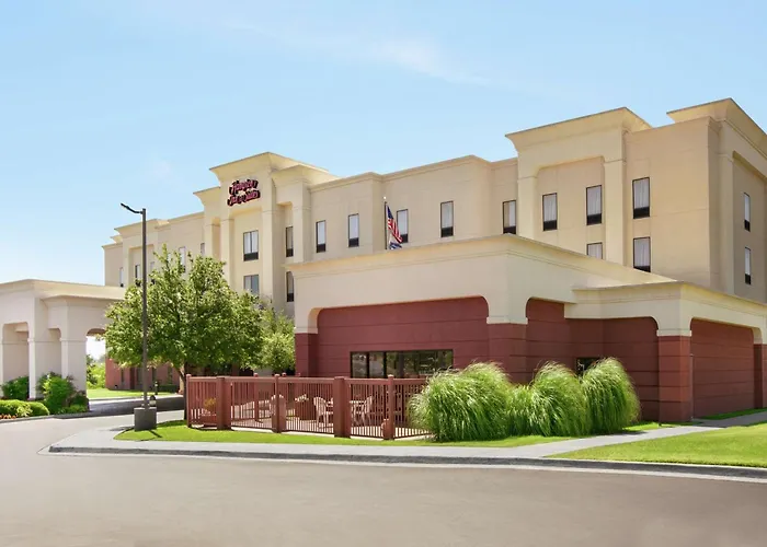 Lawton Hotels With Jacuzzi in Room
