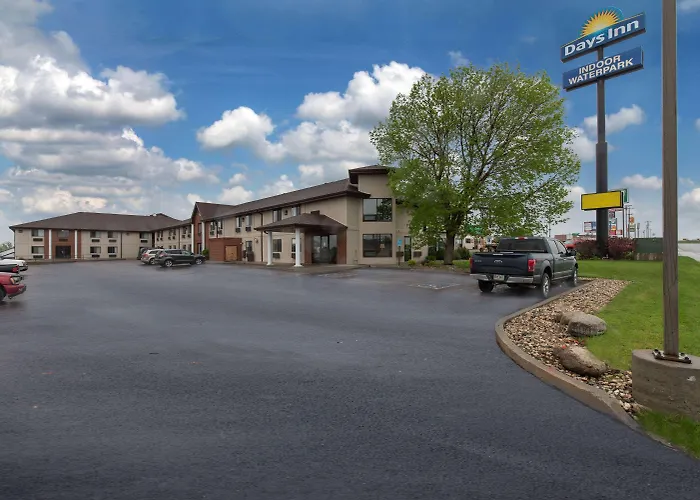Mitchell Hotels With Jacuzzi in Room