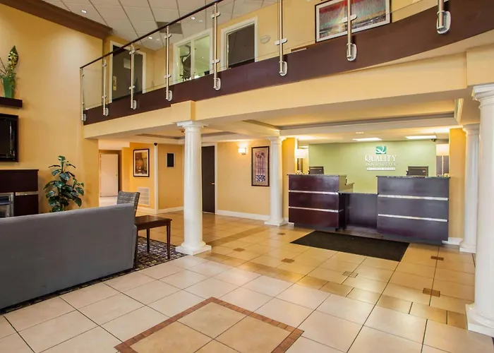 Saint Charles Dog Friendly Hotels