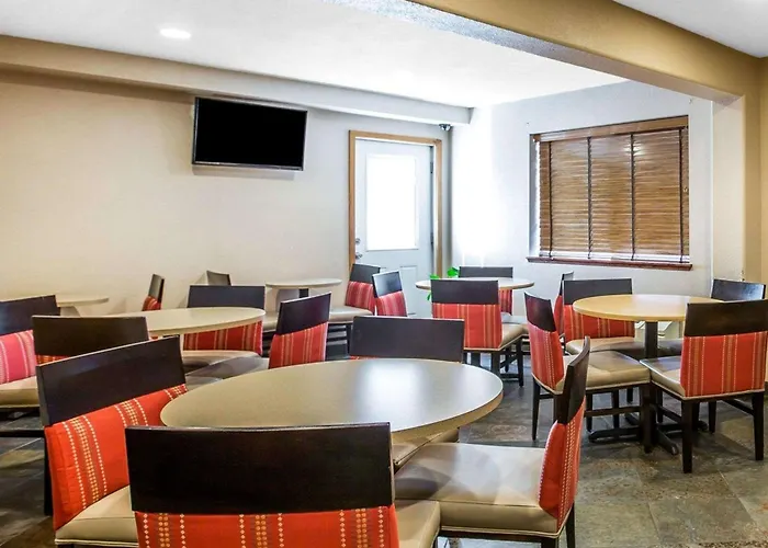 Lone Pine Dog Friendly Lodging and Hotels