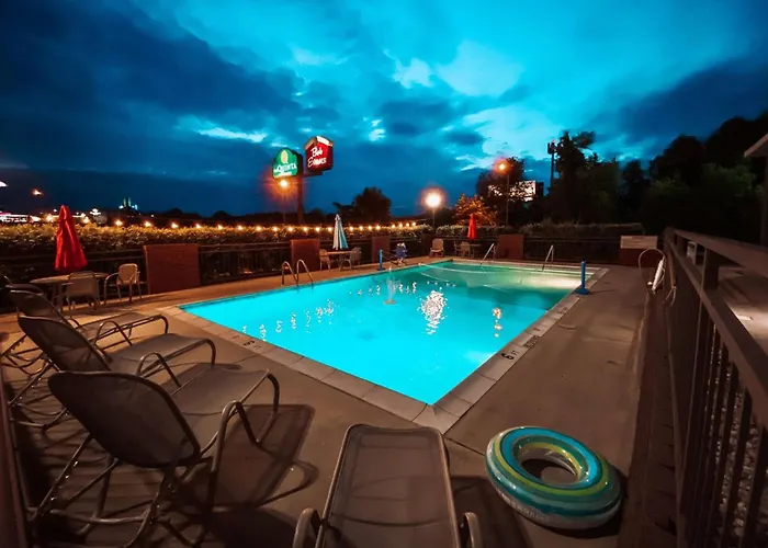 Festus Dog Friendly Lodging and Hotels