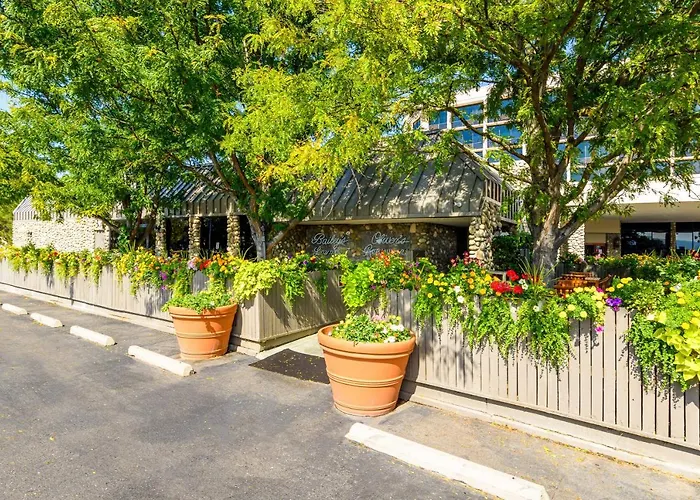 Grand Junction Hotels With Jacuzzi in Room