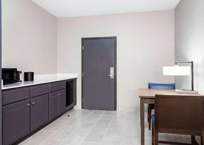 Evans Dog Friendly Hotels