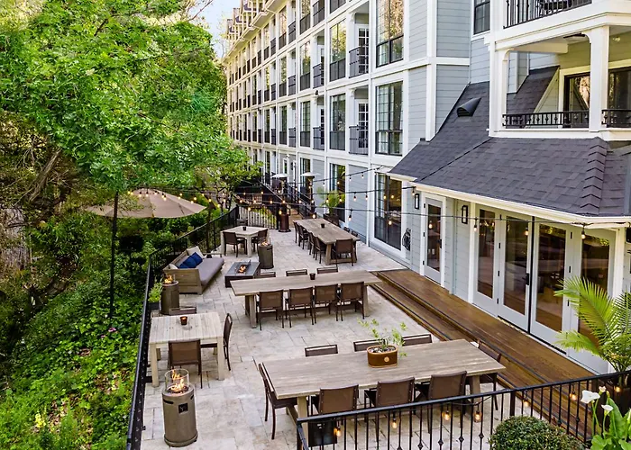 Saratoga Dog Friendly Lodging and Hotels