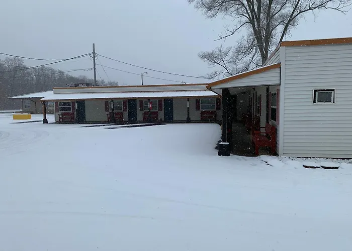 Howard City Motels