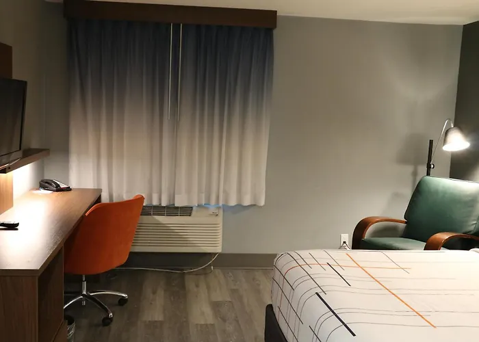 Gurnee Dog Friendly Lodging and Hotels
