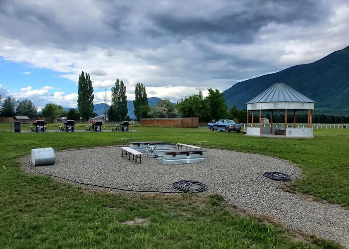 Columbia Falls Dog Friendly Lodging and Hotels