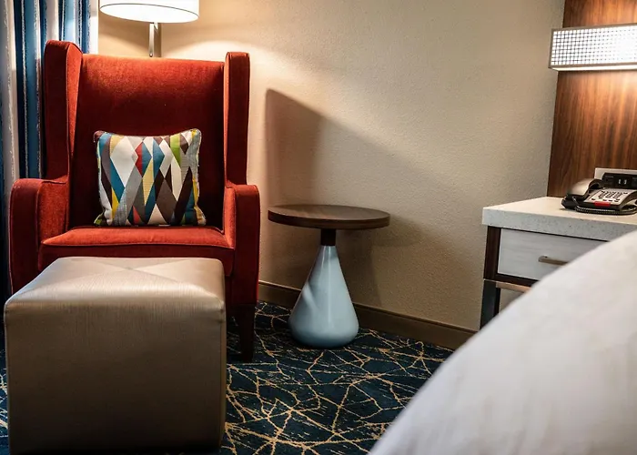 Fayetteville Hotels With Jacuzzi in Room