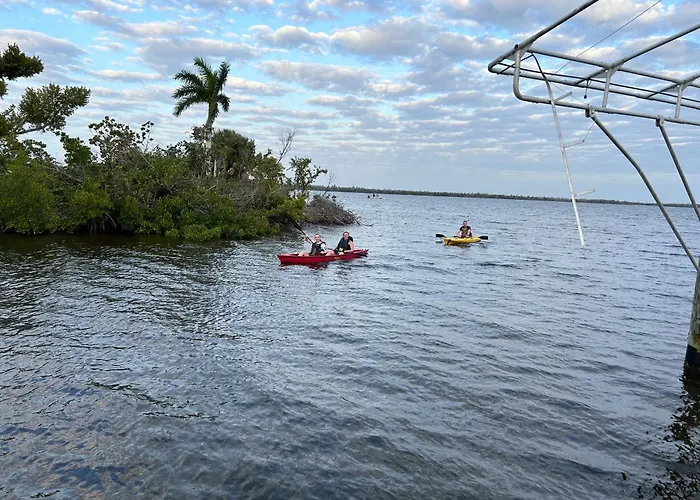 Pine Island Center Motels
