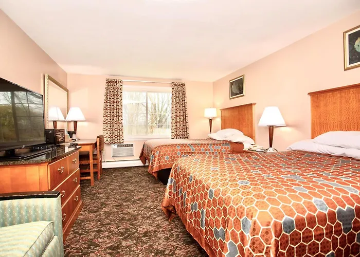 New Hartford Motels