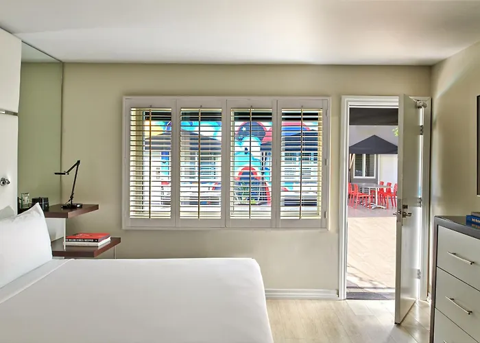 West Hollywood Dog Friendly Lodging and Hotels