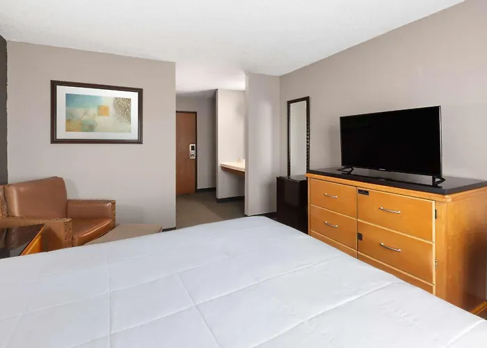 Redwood Falls Motels