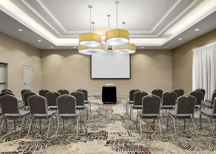 Elizabeth Dog Friendly Hotels