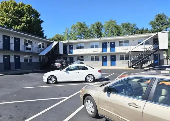 Tinton Falls Motels