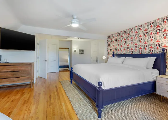 Narragansett Dog Friendly Lodging and Hotels