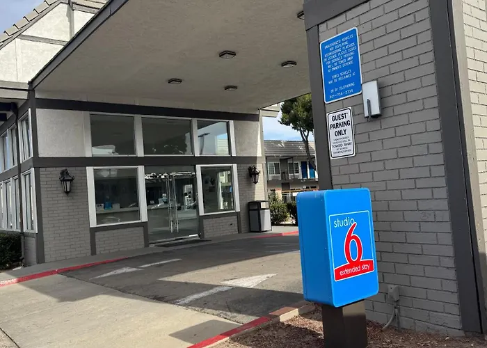 Corona Dog Friendly Lodging and Hotels