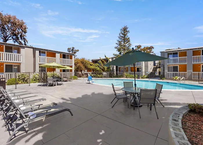 Redwood City Dog Friendly Lodging and Hotels