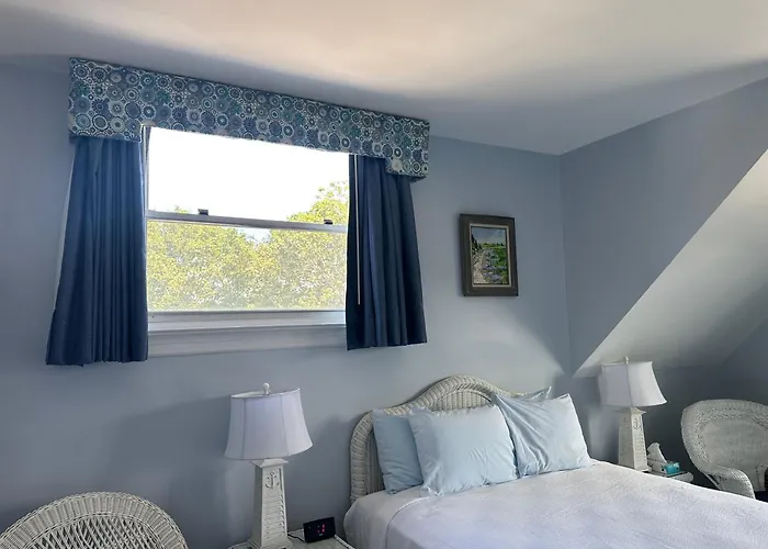 Woods Hole Motels