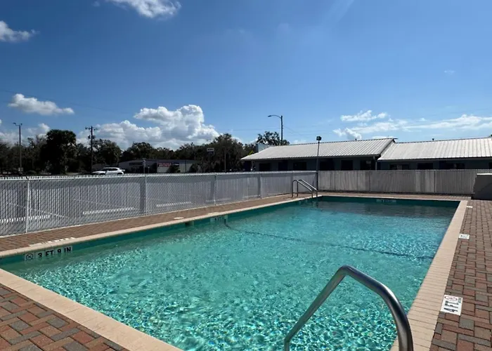 Eustis Motels