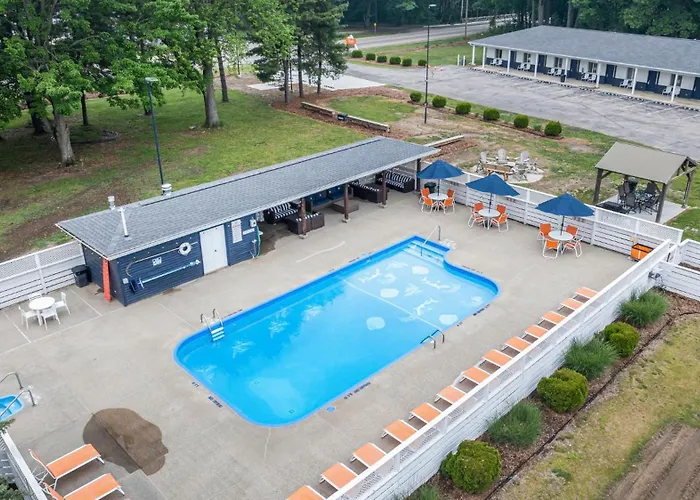 Douglas Motels