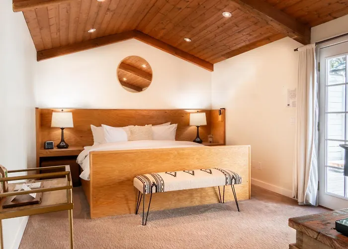 Malibu Hotels With Jacuzzi in Room