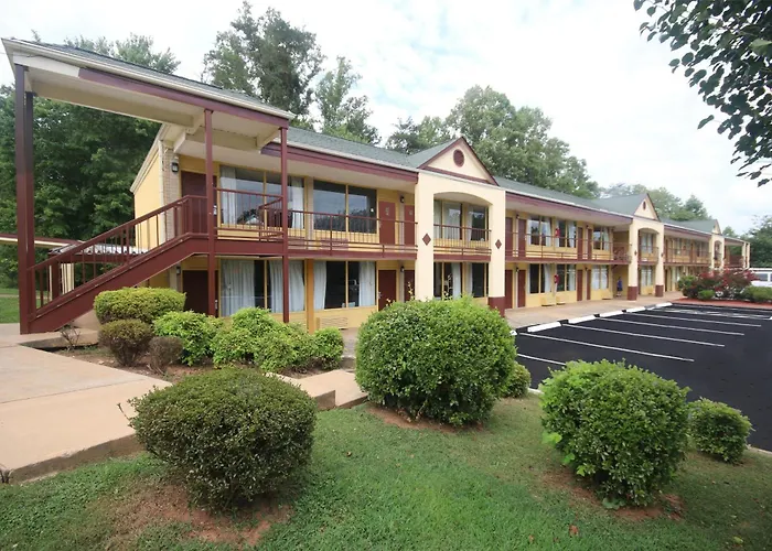 Pilot Mountain Motels