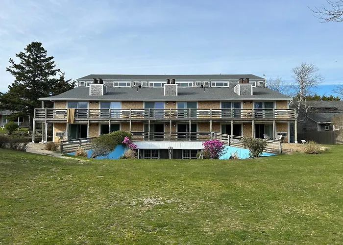 Oak Bluffs Dog Friendly Lodging and Hotels