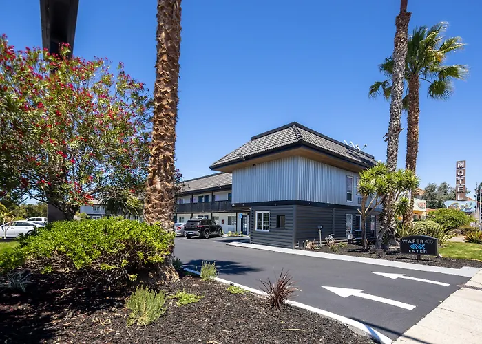 Santa Clara Dog Friendly Lodging and Hotels