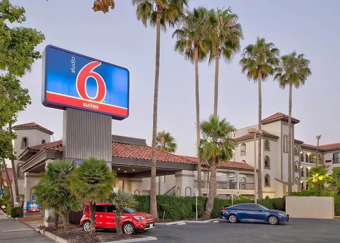 Lawndale Dog Friendly Hotels