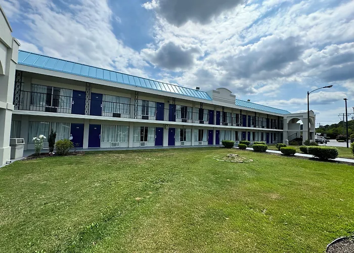 Woodland Motels