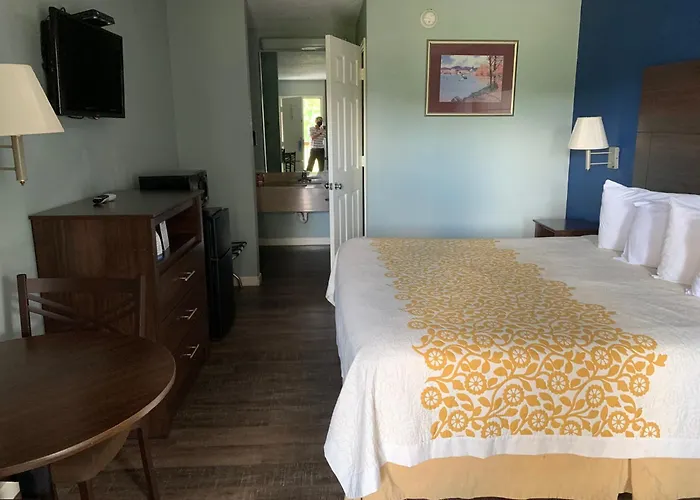 Clinton Motels