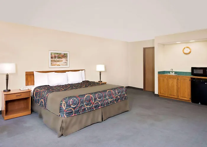 Boonville Dog Friendly Lodging and Hotels