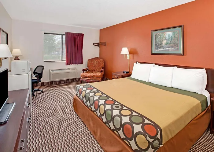 Crystal Lake Dog Friendly Hotels