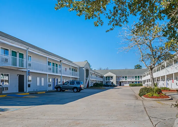 Bay St. Louis Dog Friendly Lodging and Hotels