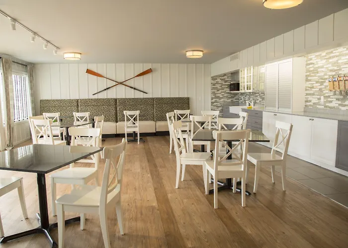 Manitowoc Dog Friendly Lodging and Hotels