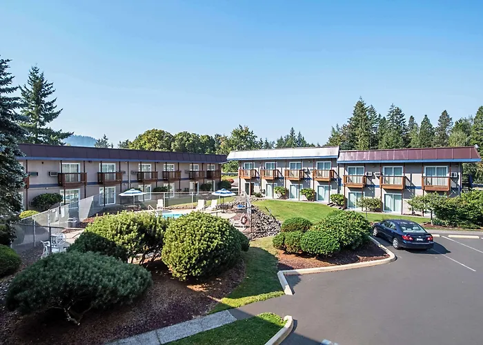 Enumclaw Dog Friendly Lodging and Hotels
