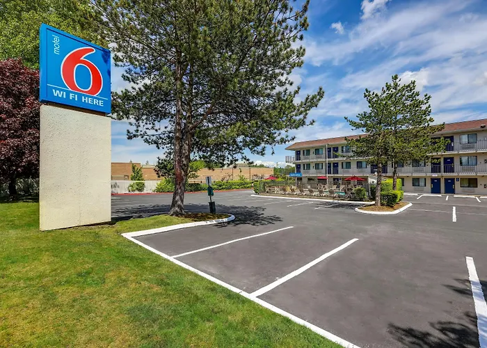 Kirkland Dog Friendly Lodging and Hotels
