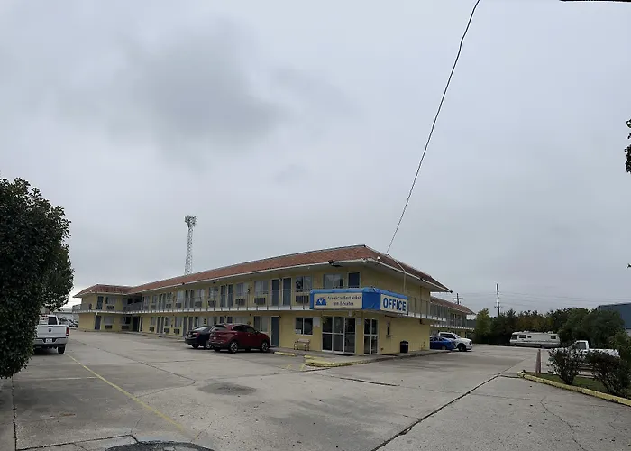 Groves Motels