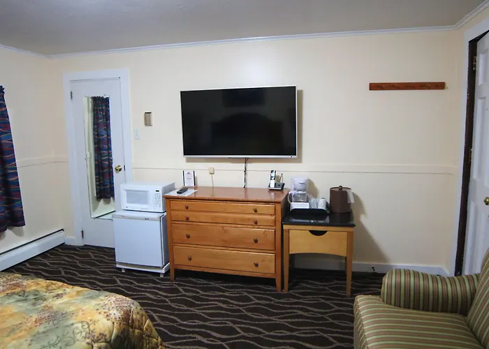 New Baltimore Motels