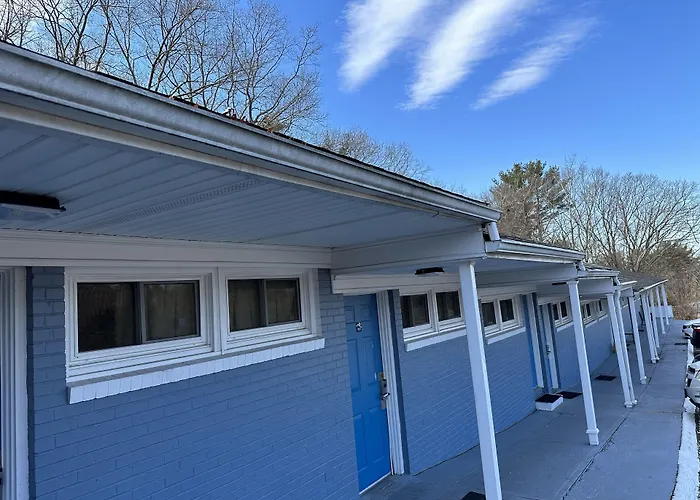 Dayville Motels
