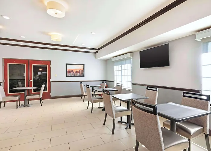 Carthage Dog Friendly Hotels