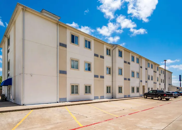 Cleburne Dog Friendly Lodging and Hotels