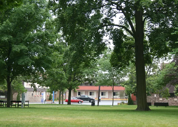 West Bend Motels
